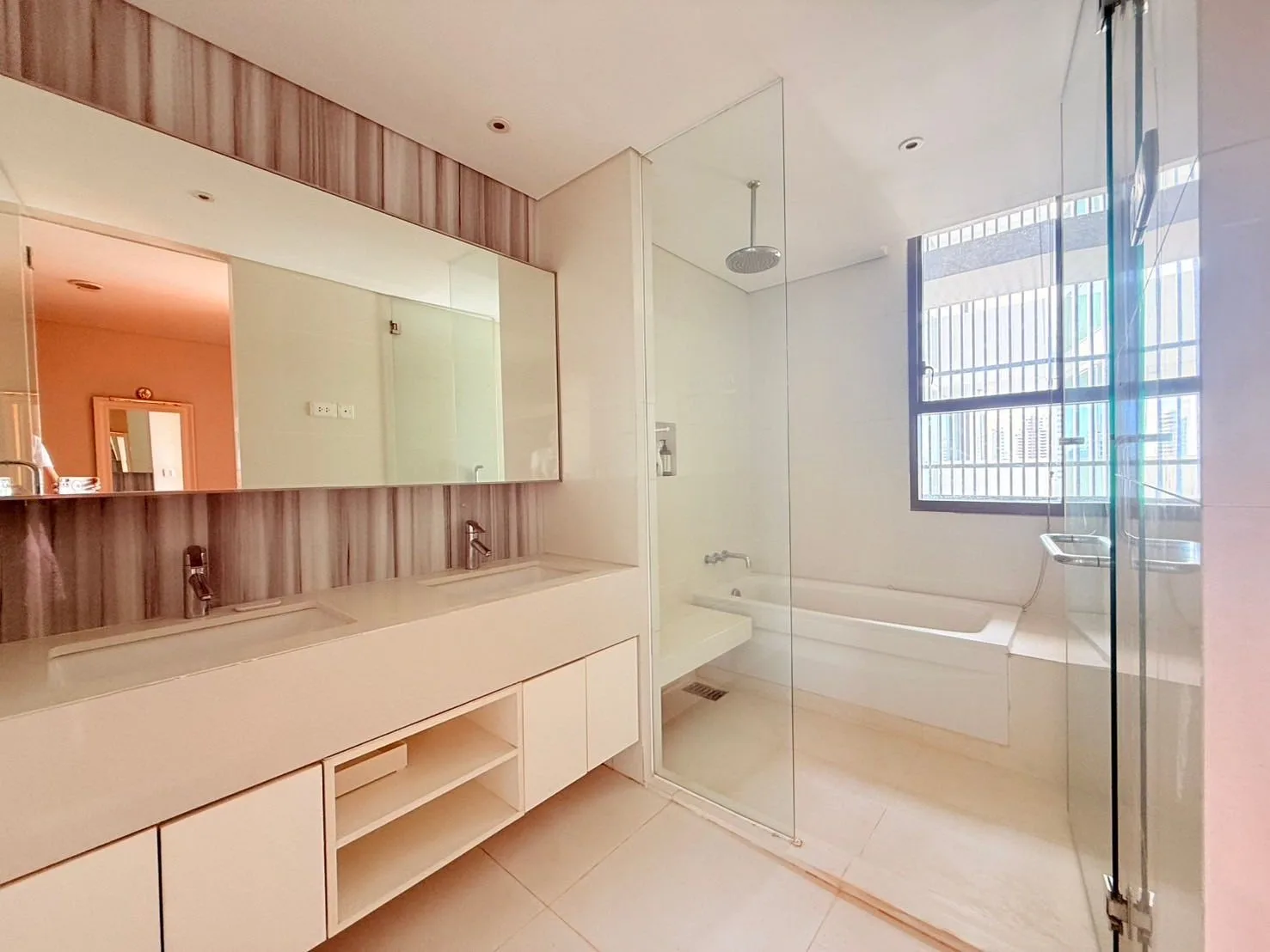 Aequa Residence Sukhumvit 49