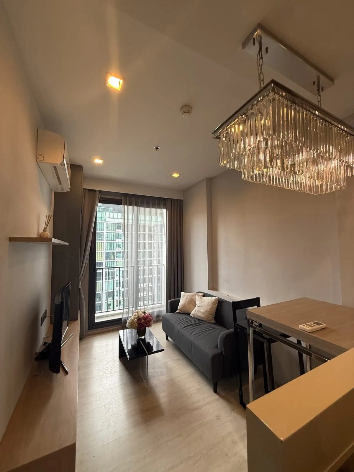 M Thonglor
